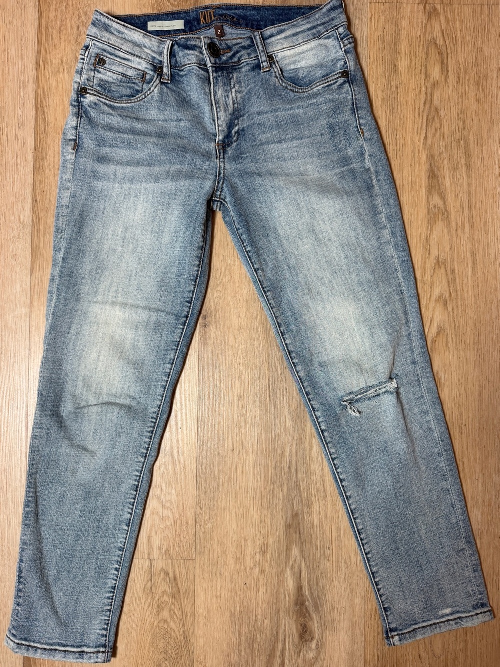 Kut from the Kloth Light Blue Skinny Jeans with Knee Rip